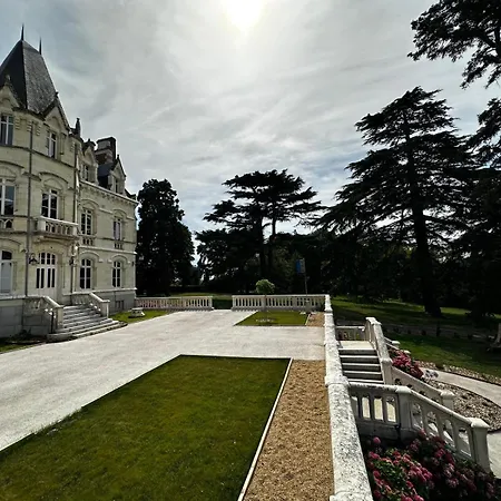 Hotel Dépendance Château De Saturnin Sur Loire *