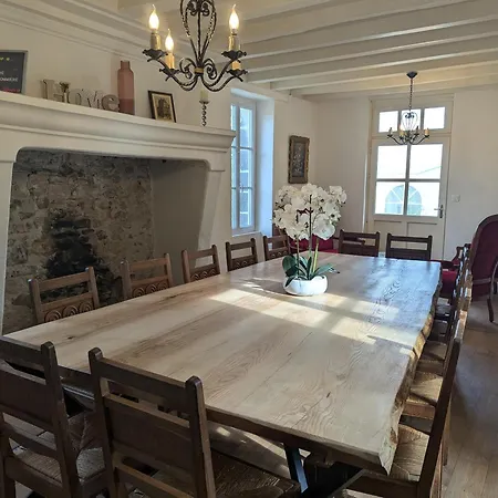 Hotel Dépendance Château De Saturnin Sur Loire *