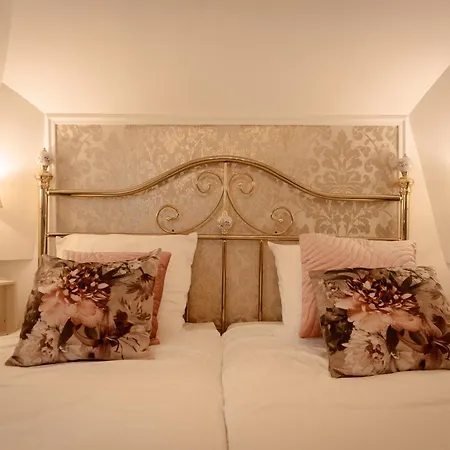 Hotel Dépendance Château De Saturnin Sur Loire *